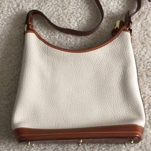 Dooney & Bourke Bags - Dooney & Bourke cream purse Dooney & Bourke Bags - Dooney & Bourke cream purse